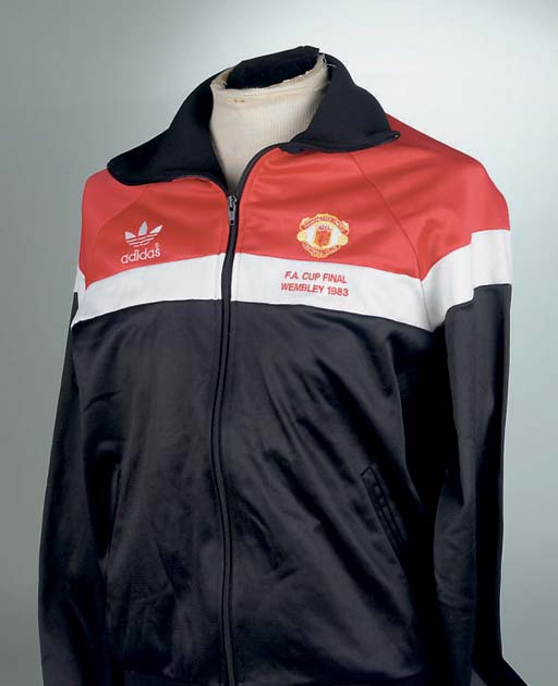 A RED MANCHESTER UNITED 1985 F.A. CUP FINAL SHORT-SLEEVED SHIRT