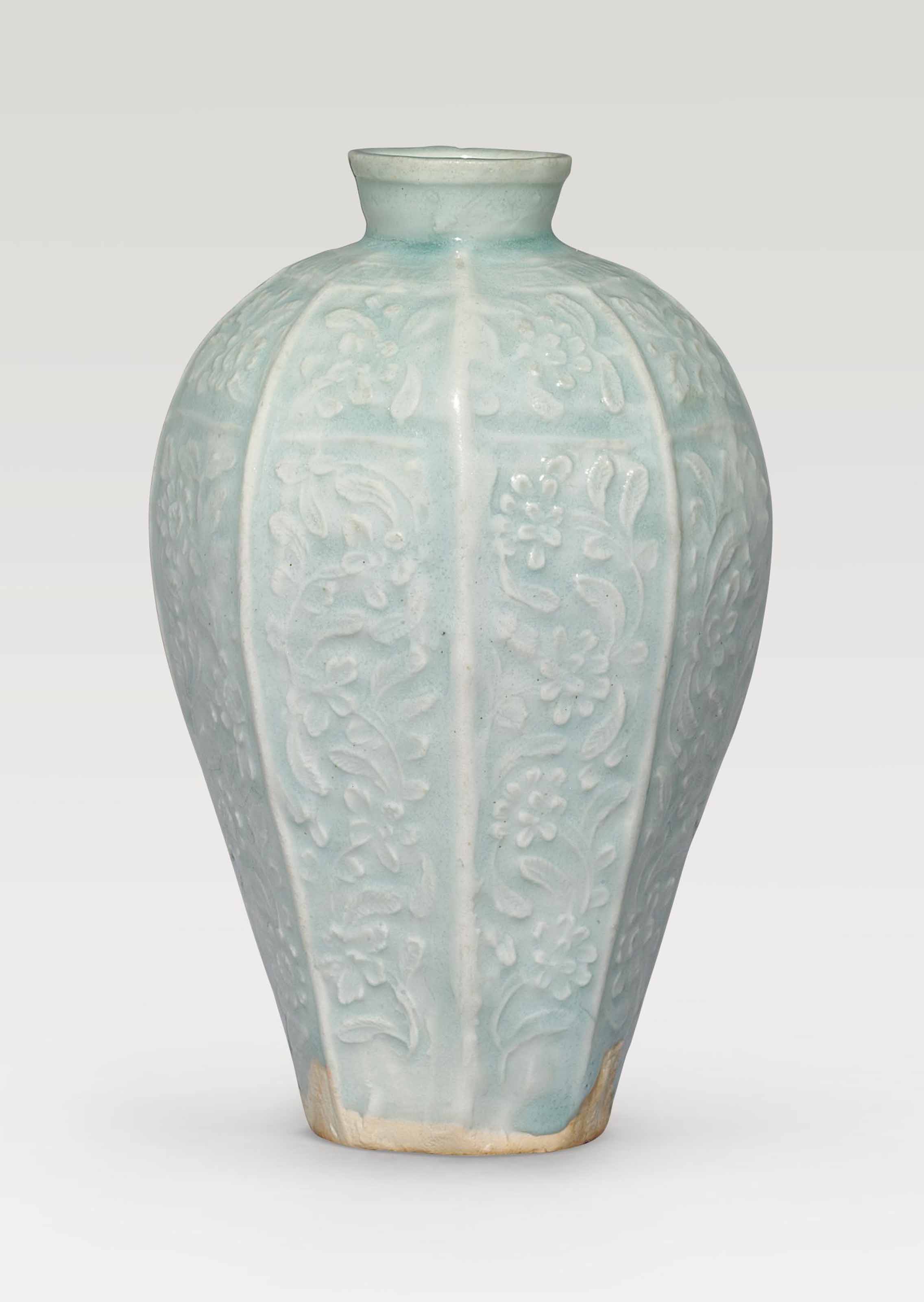 南宋龍泉窯青釉長頸瓶, SOUTHERN SONG DYNASTY (1127-1279) | Christie's