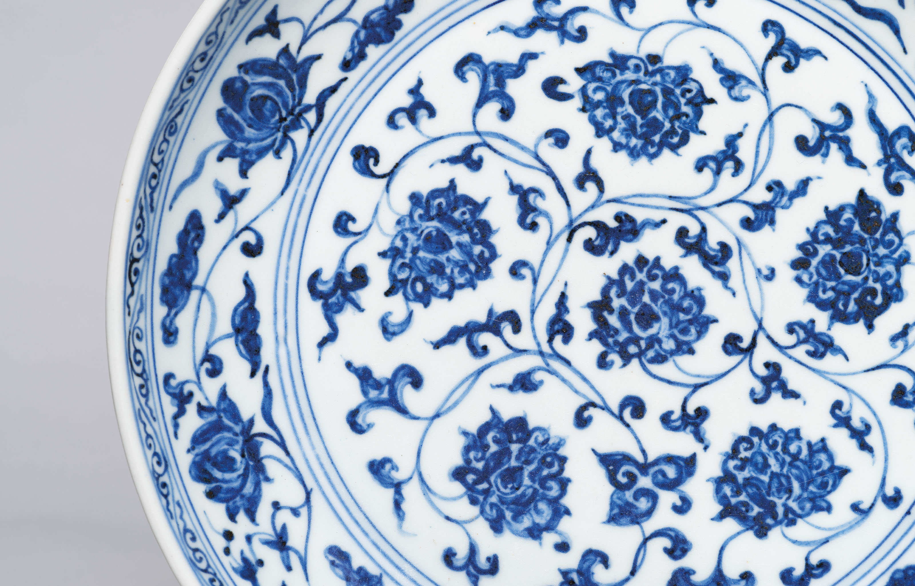 中国美術 青花 纏枝蓮花紋 折口盤(A684) 中国美術 青花 纏枝蓮花紋 折口盤(A684) - メルカリ
