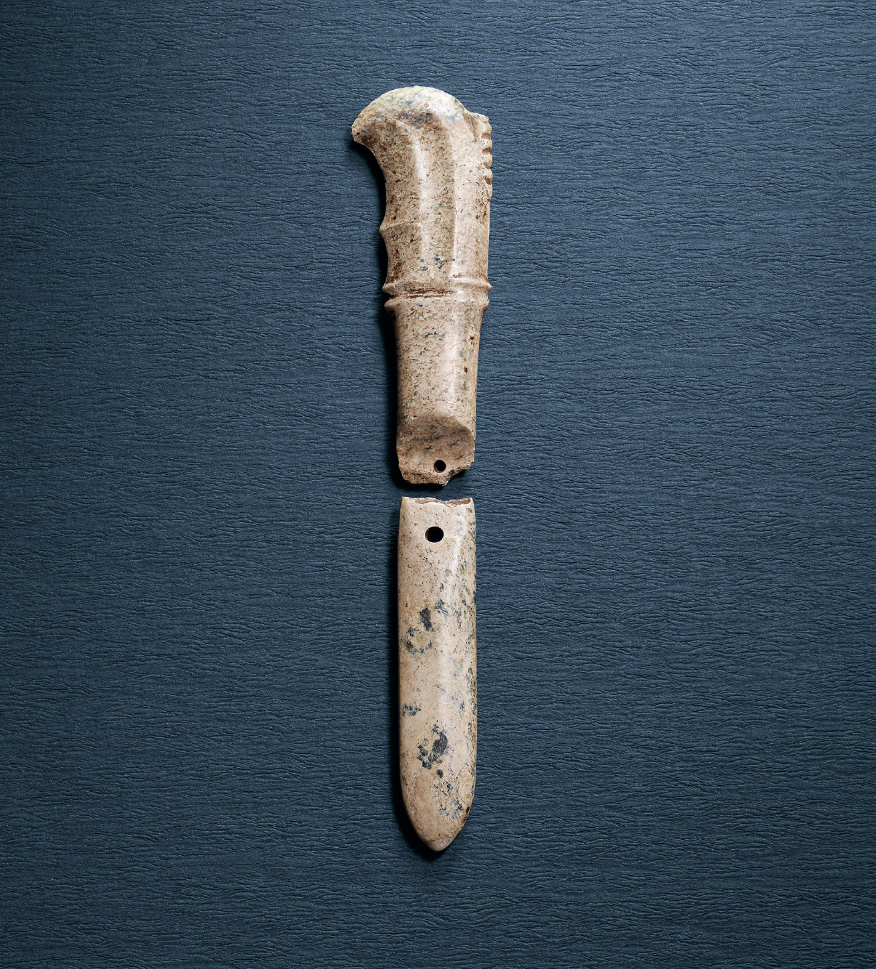 紅山文化玉豬龍, HONGSHAN CULTURE, CIRCA 4000-3000 BC | Christie's