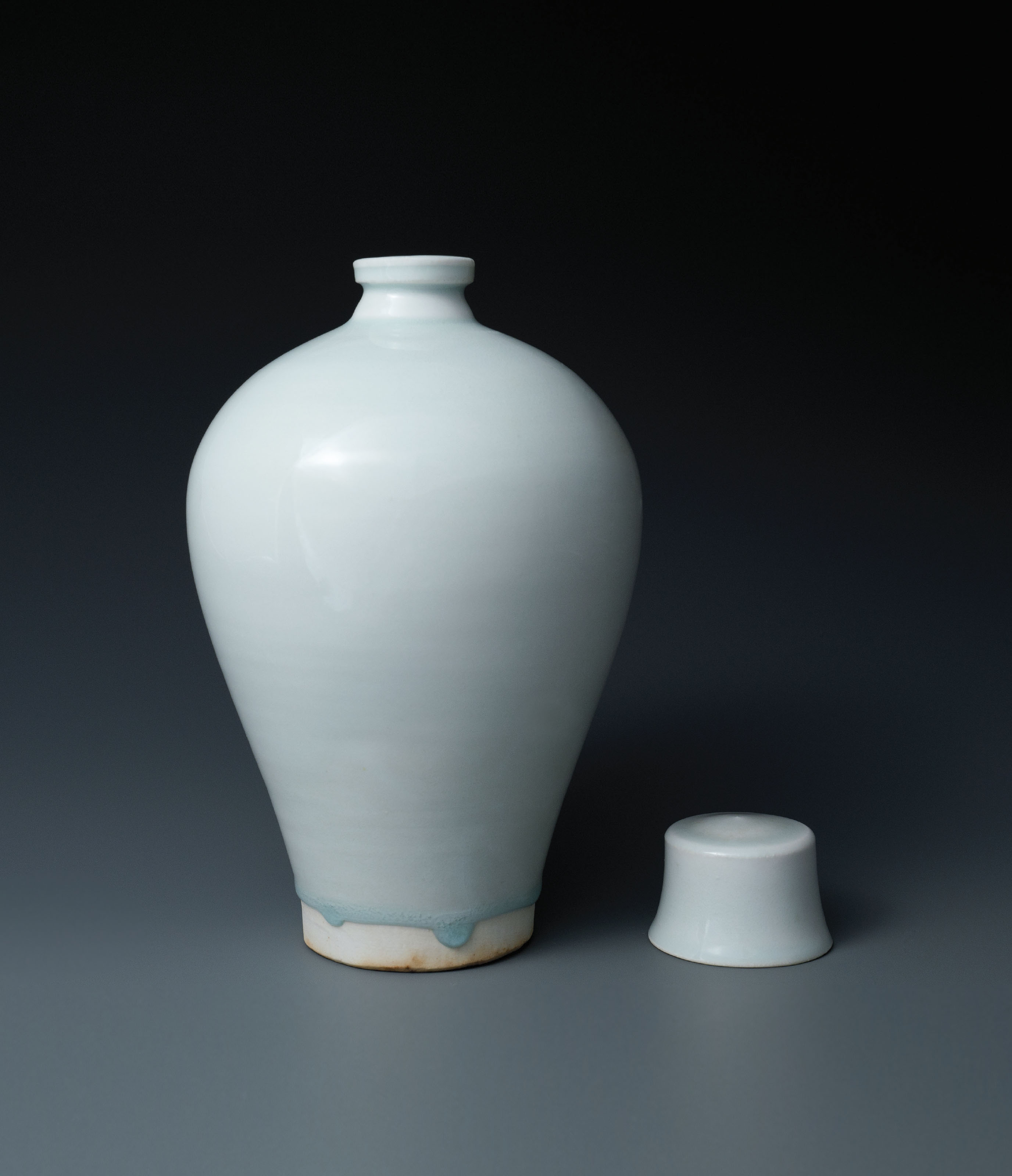 宋青白瓷帶蓋梅瓶, SONG DYNASTY (960-1279) | Christie's