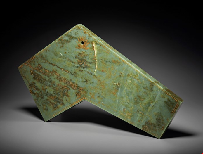 a-large-gilt-decorated-spinach-green-jade-chime-bianqing-dated-by