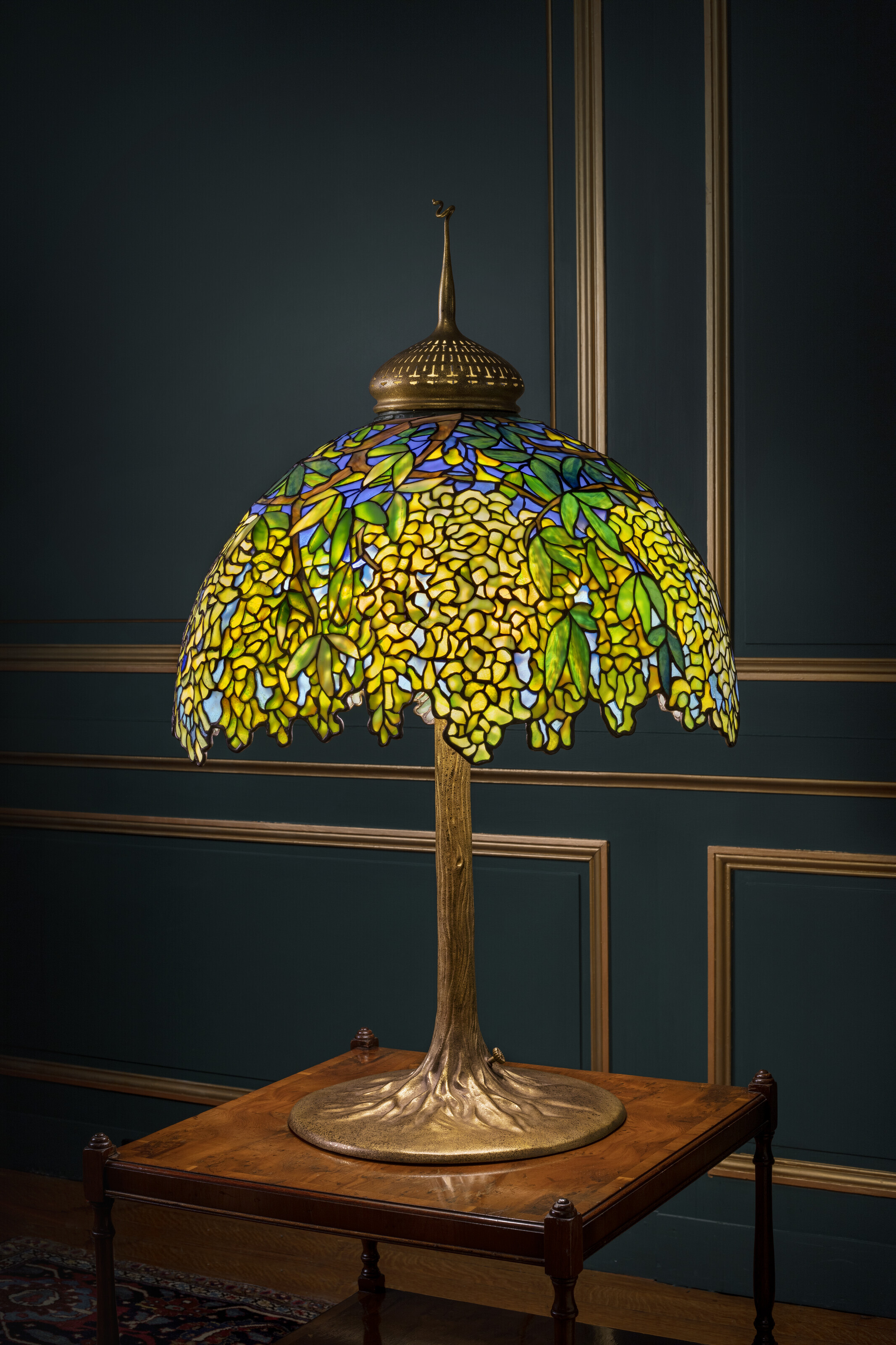 TIFFANY STUDIOS, 'Laburnum' Table Lamp, circa 1915 | Christie's