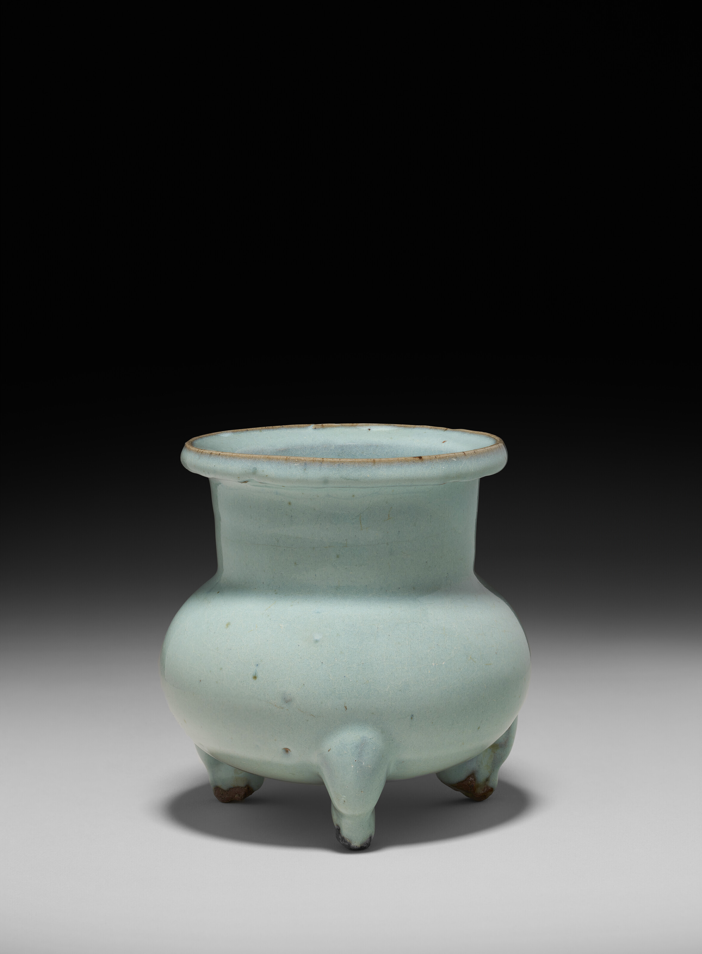 北宋/金十二/十三世紀鈞窯天青釉大三足爐, NORTHERN SONG-JIN DYNASTY