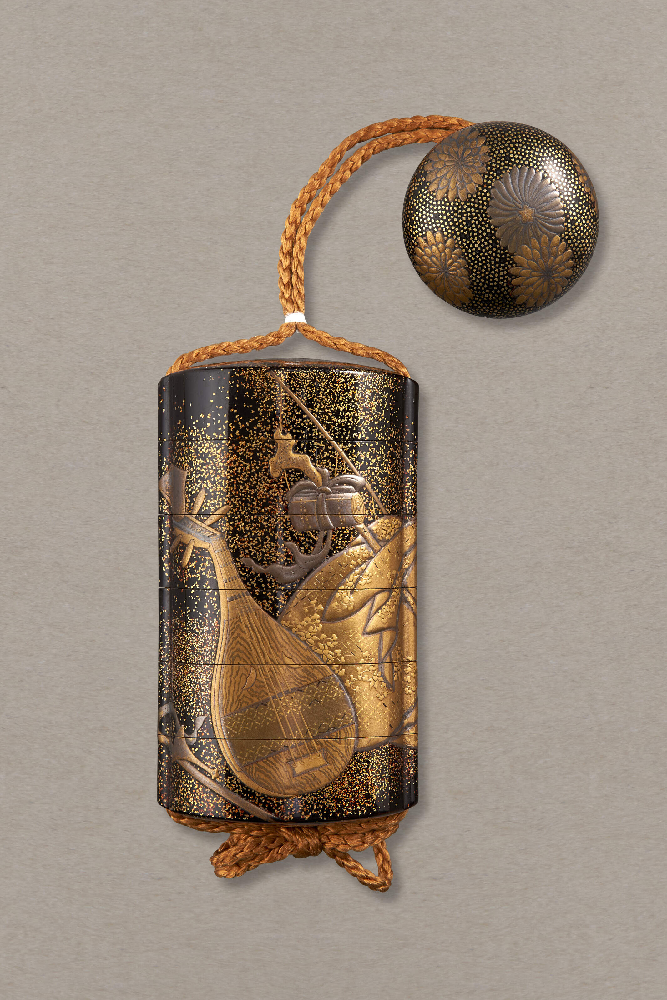 A FIVE-CASE LACQUER INRO WITH NETSUKE, EDO PERIOD (19TH CENTURY