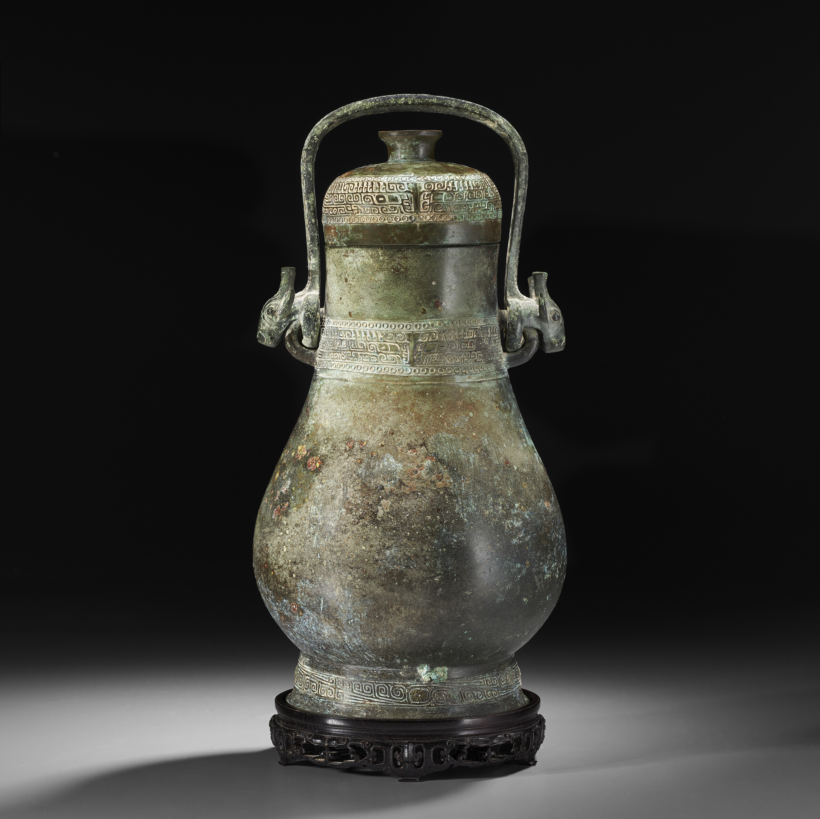 南宋龍泉窯青釉大魚龍耳瓶, SOUTHERN SONG DYNASTY (1127-1279