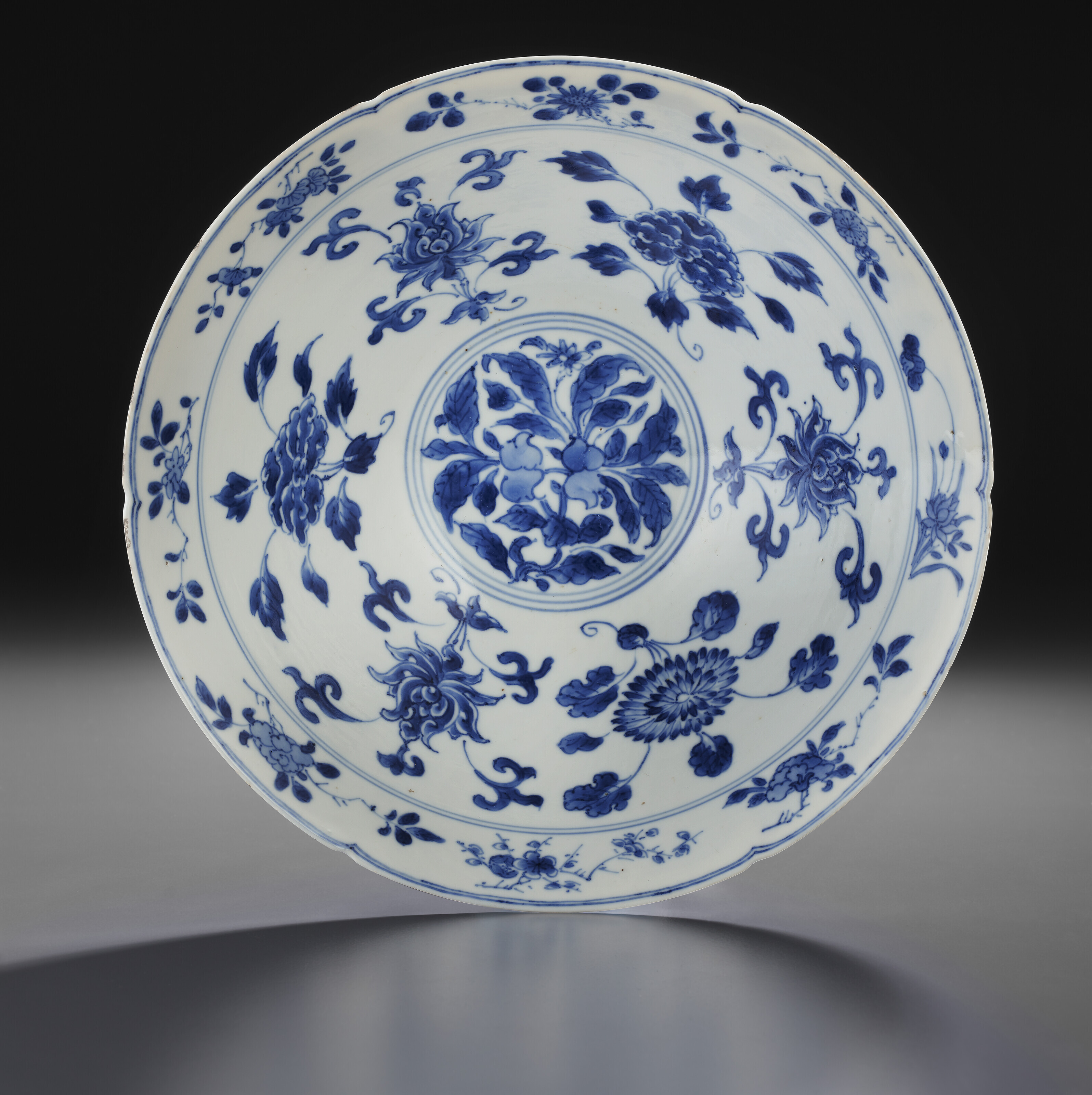 南宋龍泉窯青釉大魚龍耳瓶, SOUTHERN SONG DYNASTY (1127-1279
