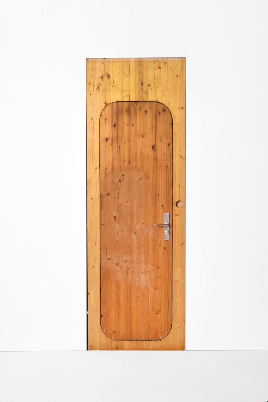 charlotte-perriand-1903-1999-porte-cr-e-pour-la-cascade-arc-1600