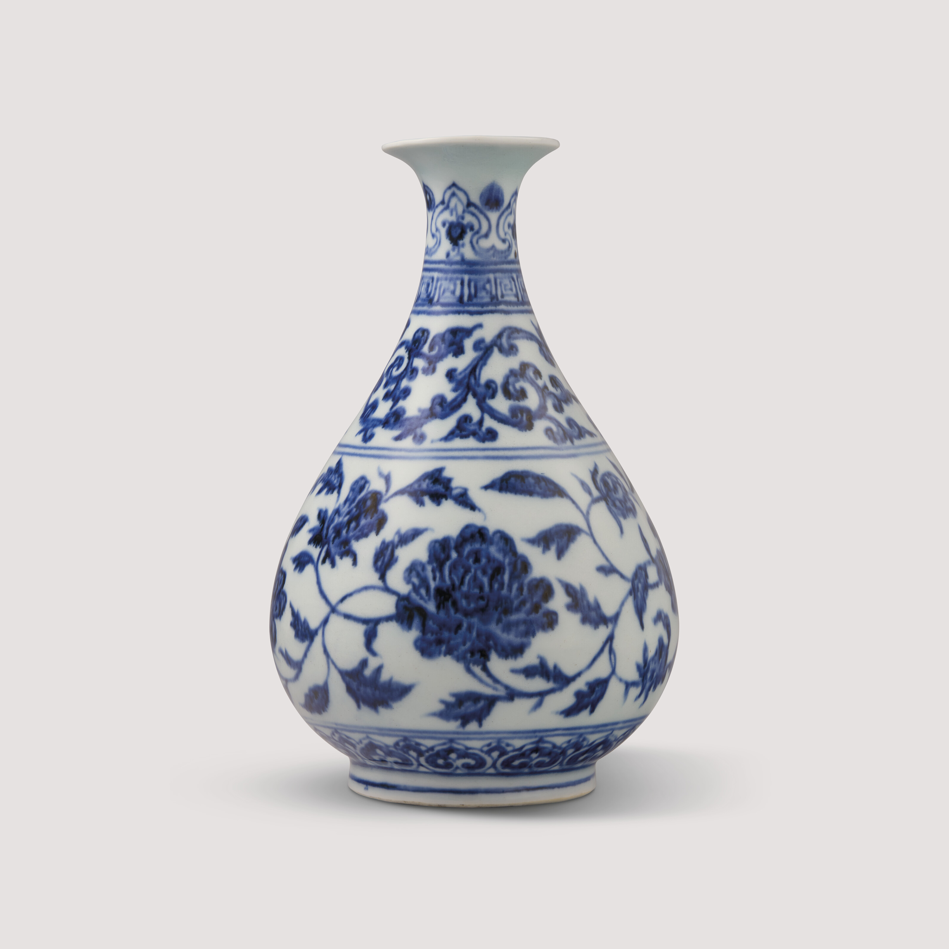 南宋龍泉青釉葵口盤, SOUTHERN SONG DYNASTY (1127-1279) | Christie's