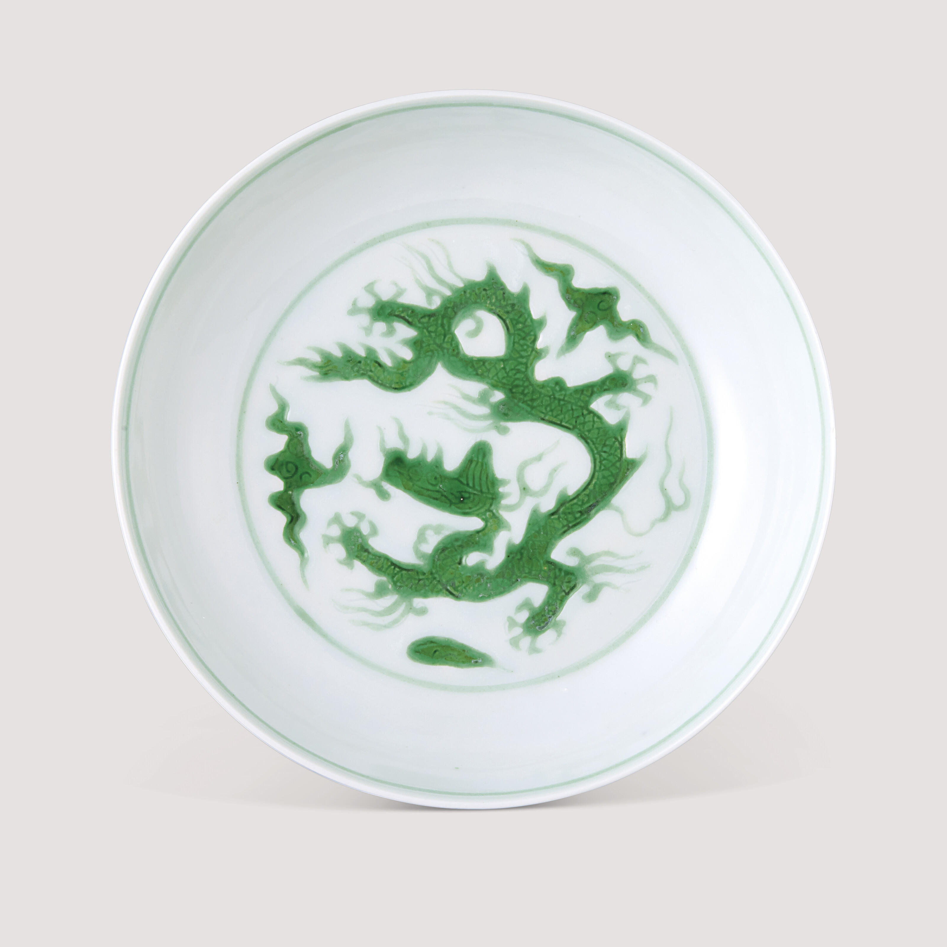 清時代光緒　礬紅　緑彩　龍魚紋天球瓶　【大清光緒年製】(F-175) 清光緒凸雕礬紅彩描金魚龍幻化圖天球瓶, GUANGXU PERIOD (1875-1908