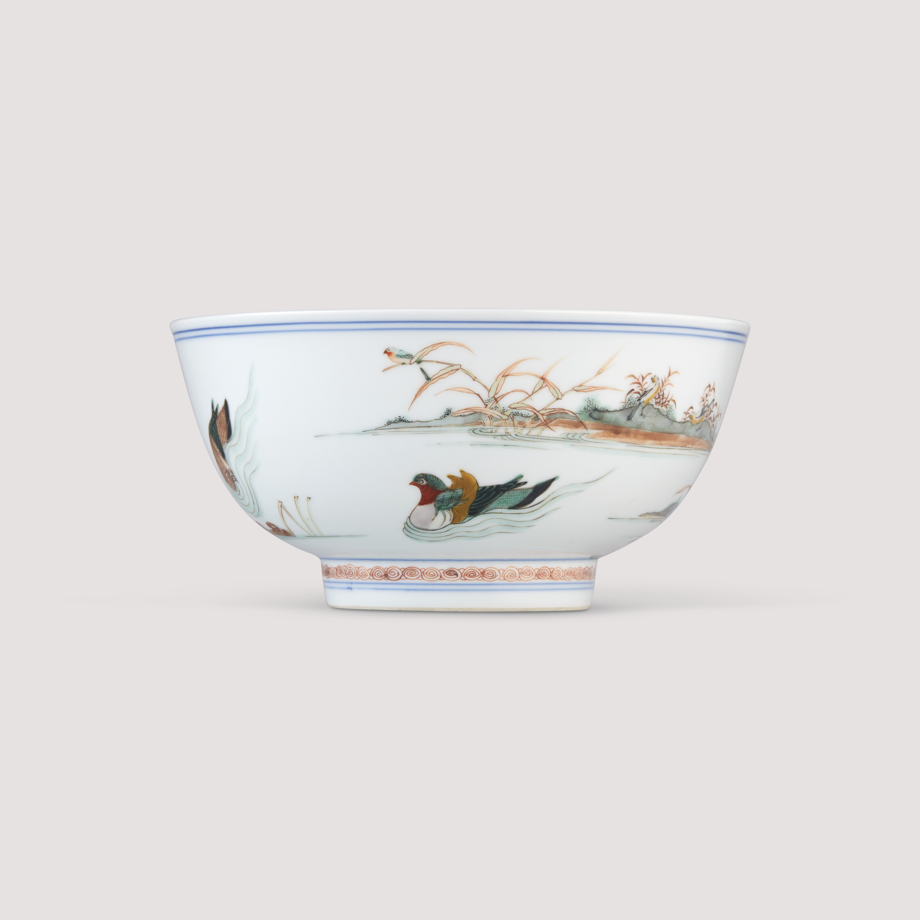 南宋龍泉青釉葵口盤, SOUTHERN SONG DYNASTY (1127-1279) | Christie's