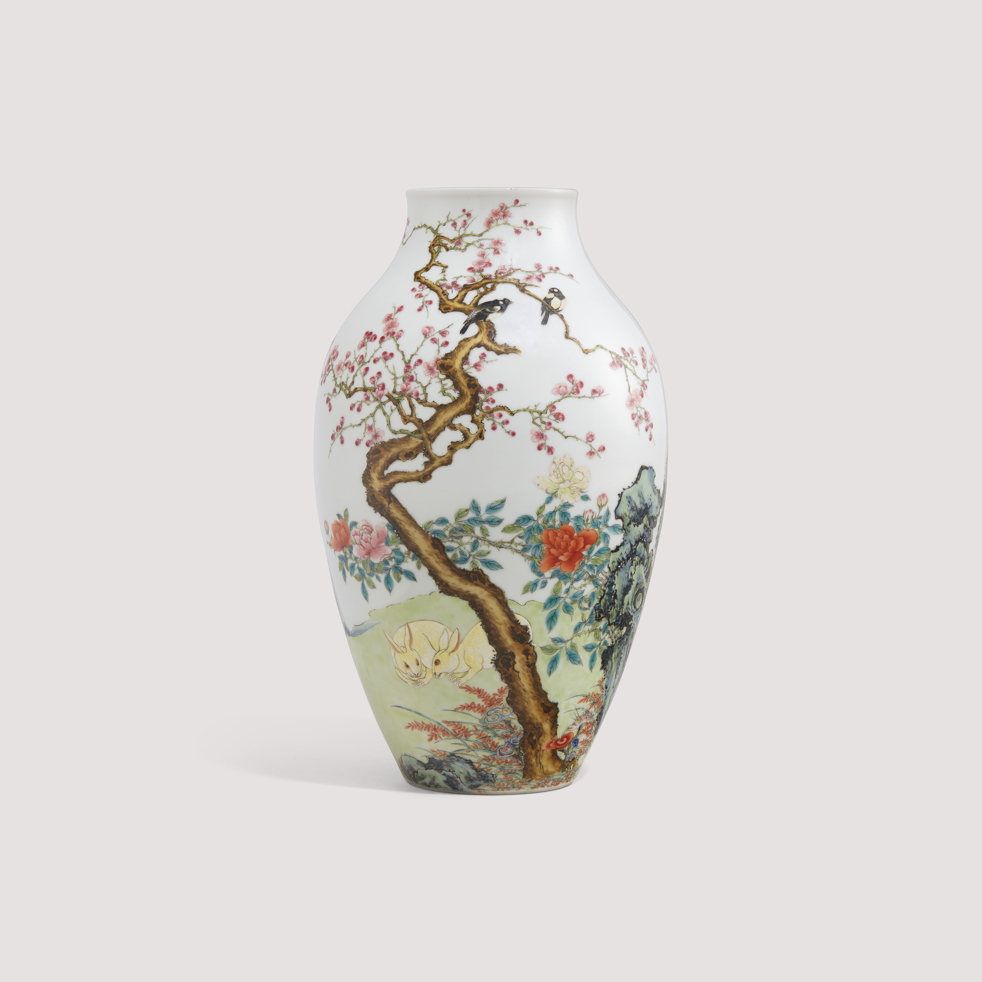 清光緒凸雕礬紅彩描金魚龍幻化圖天球瓶, GUANGXU PERIOD (1875-1908