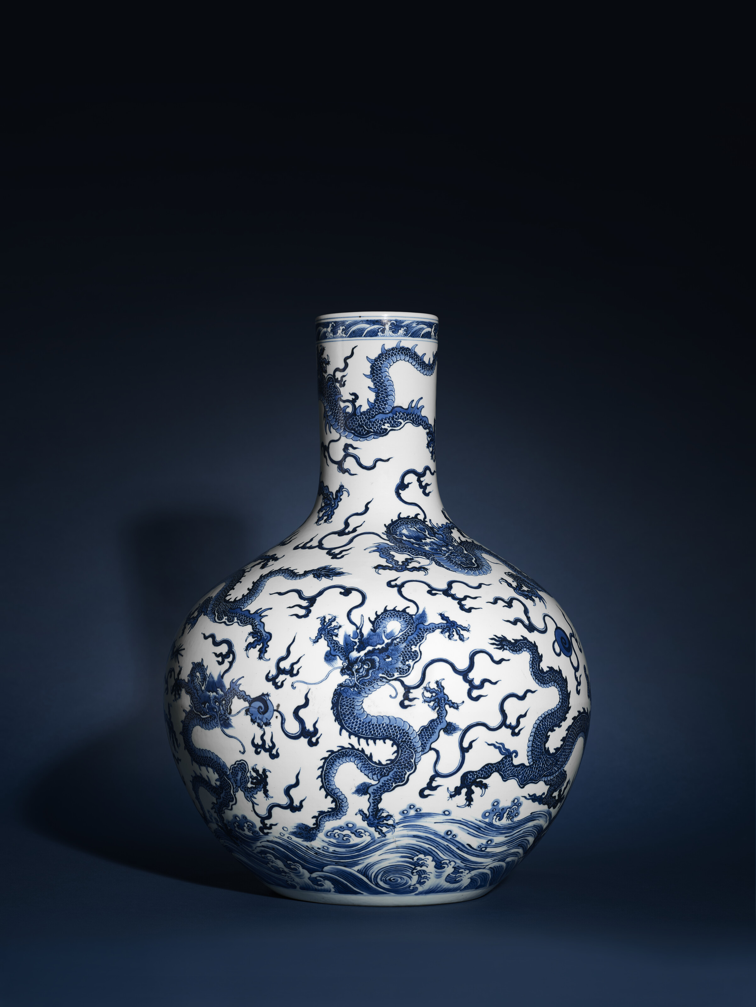 清雍正青花九龍鬧海圖天球瓶六字楷書橫款, YONGZHENG SIX-CHARACTER