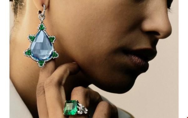 瑰麗珠寶 auction at Christies